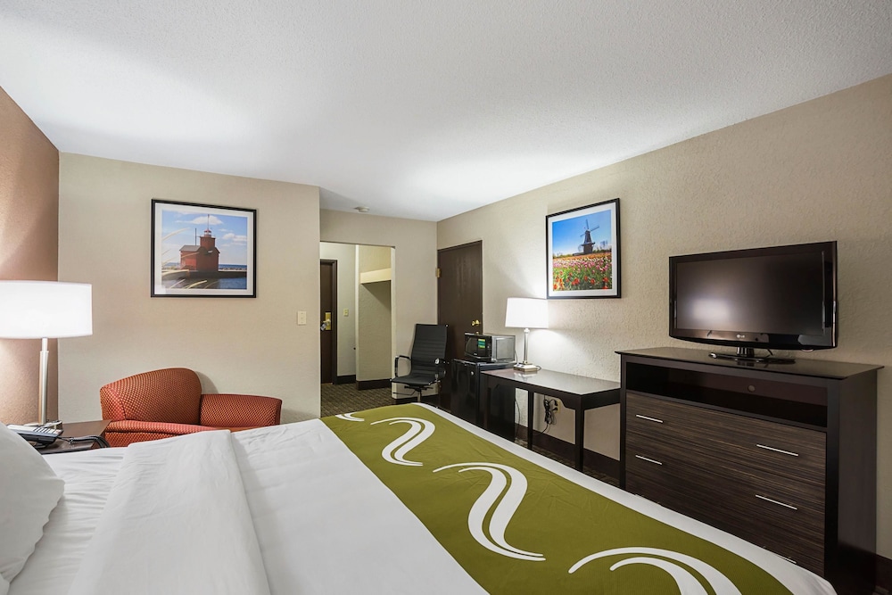 Room, 1 King Bed, Accessible, Non Smoking - Photo 4