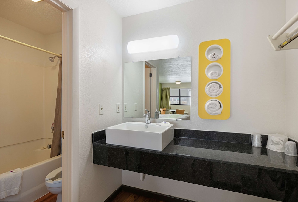 Deluxe Room, 2 Queen Beds, Non Smoking, Refrigerator & Microwave