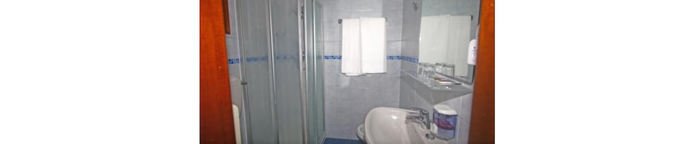 Double Room, Shared Bathroom (sink and shower in room) photo 2
