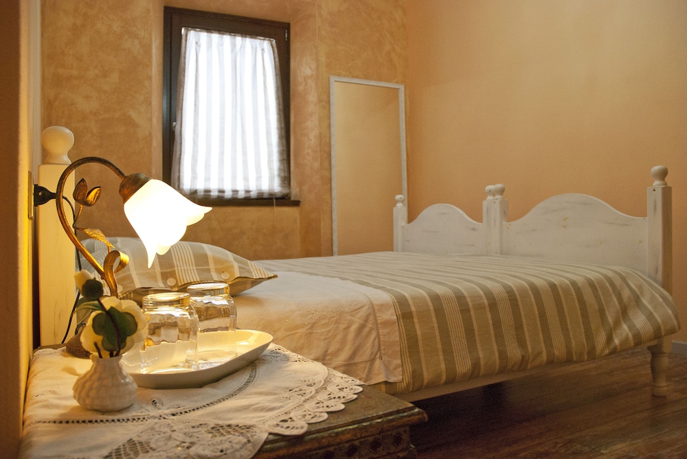 Comfort Room, Private Bathroom, Courtyard View photo 1