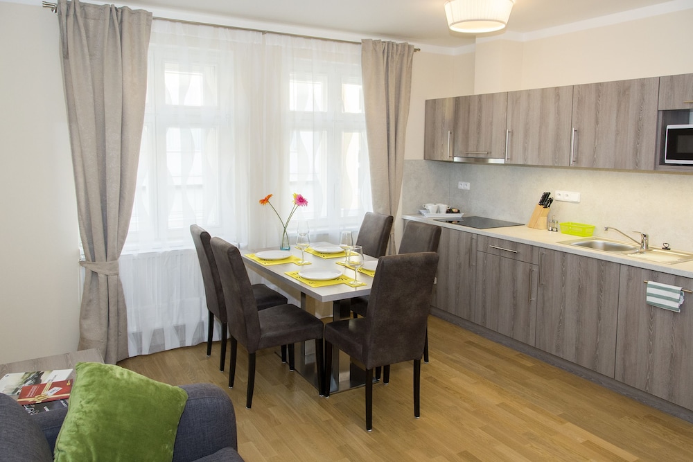 Suite (5 Adults)