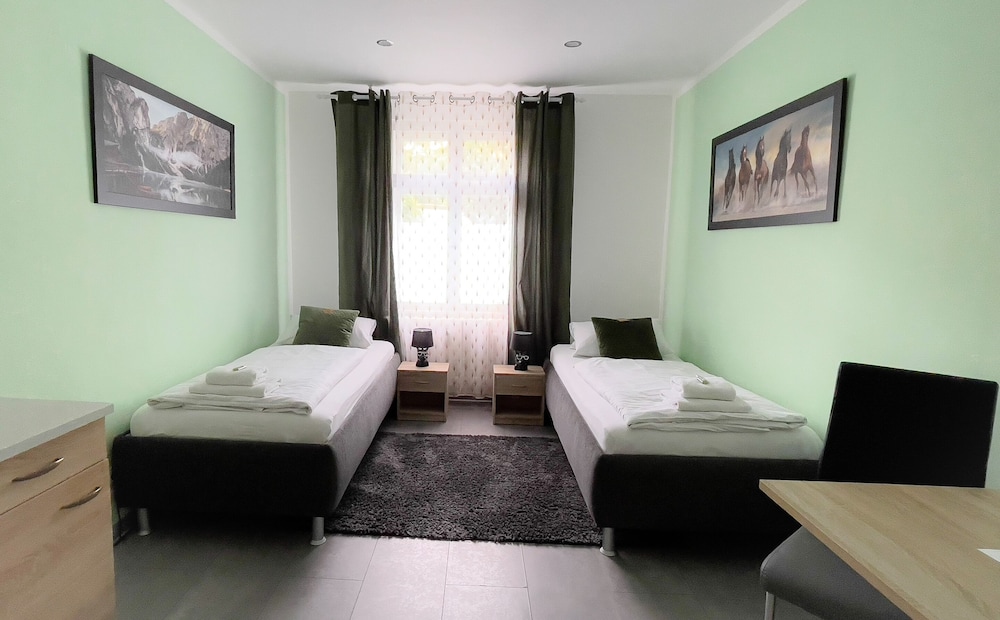 Superior Twin Room, Shared Bathroom - Photo 9