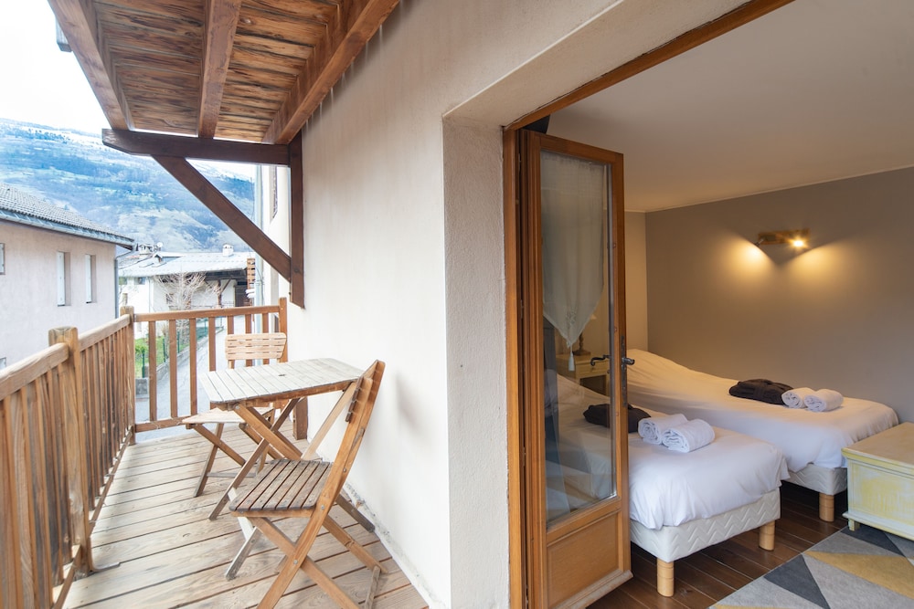Standard Triple Room, Ensuite (Edelweiss) photo 2