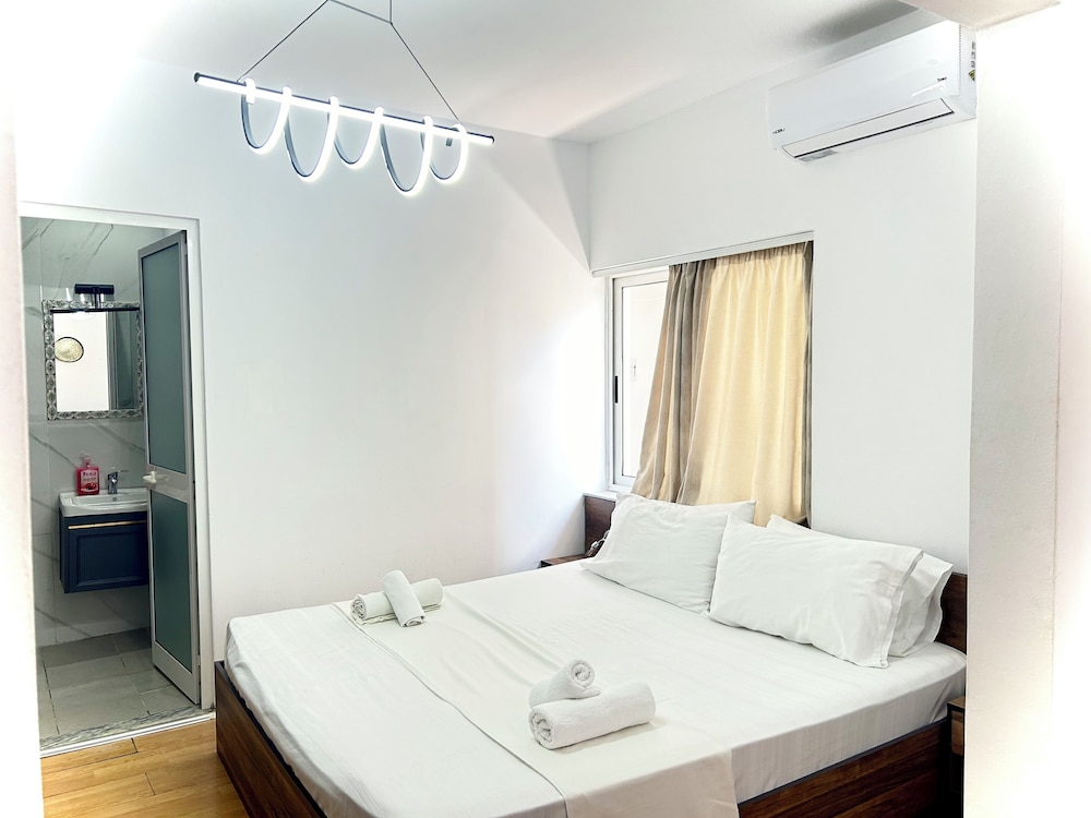 Standard Double Room, 1 Queen Bed, Non Smoking, Private Bathroom