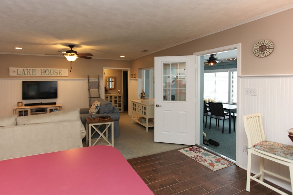 Cottage, 3 Bedrooms, Lakeside photo 3
