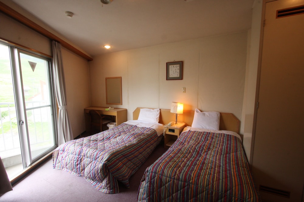 Western Room photo 1
