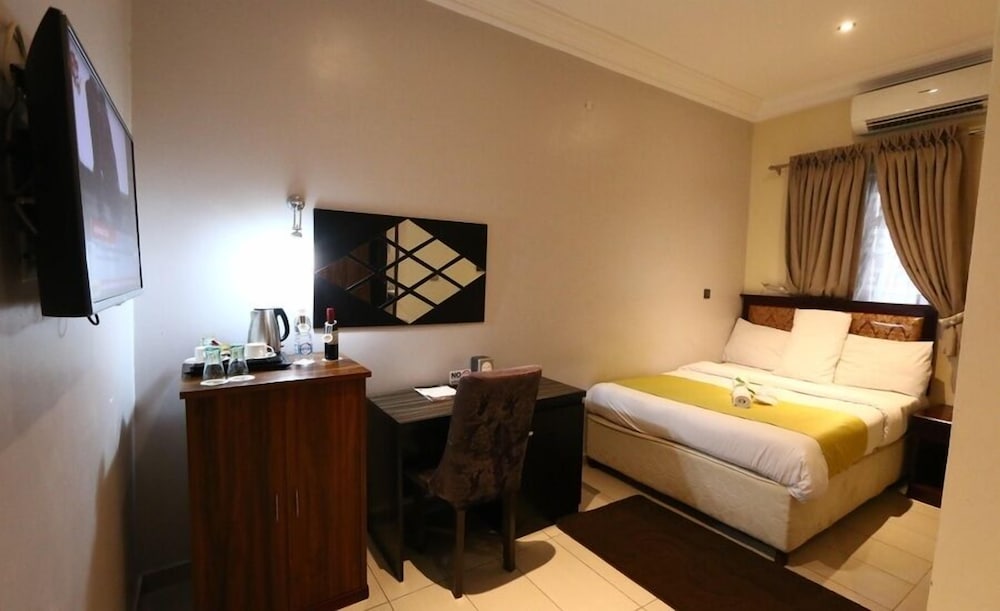 Deluxe Room, Balcony, City View photo 2