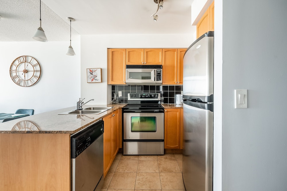 Design Apartment, Multiple Beds, Kitchen, City View - Photo 26