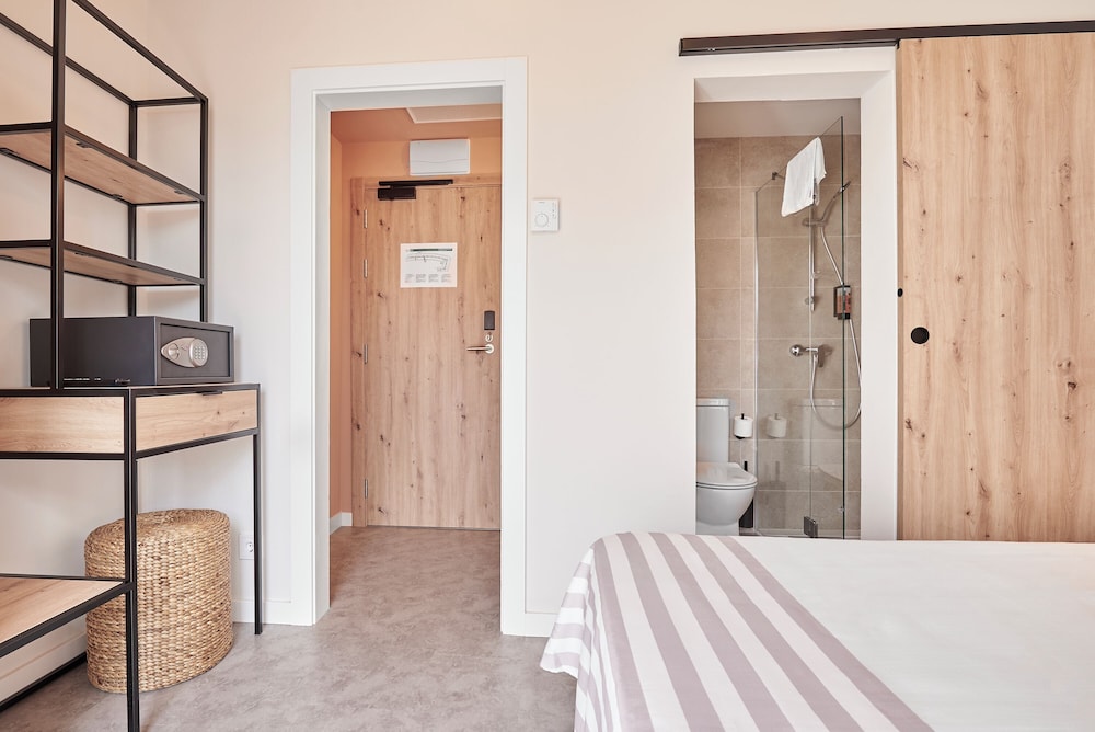Standard Double Room, Pool View (Bed & Unlimited Brunch) - Photo 5
