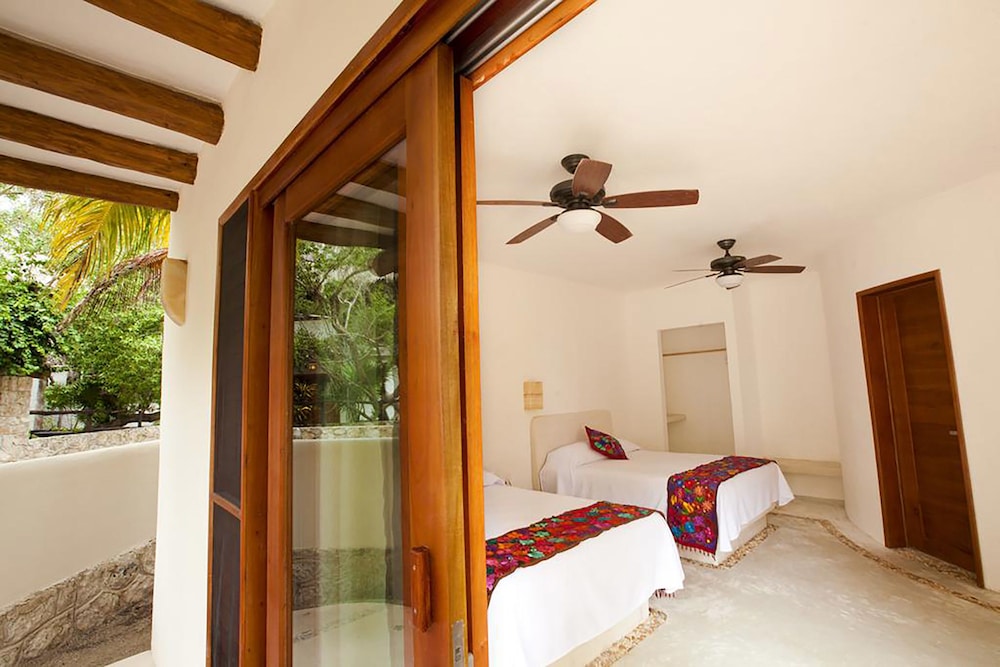 Quadruple Room, 2 Queen Beds
