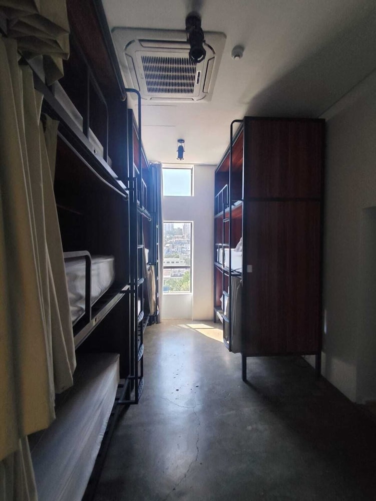 Shared Dormitory, Women only