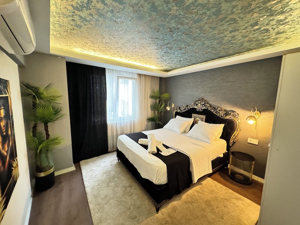 Deluxe Quadruple Room, City View
