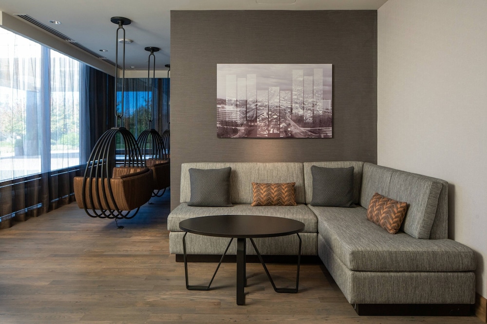 Club Suite, 1 Bedroom - Photo 8