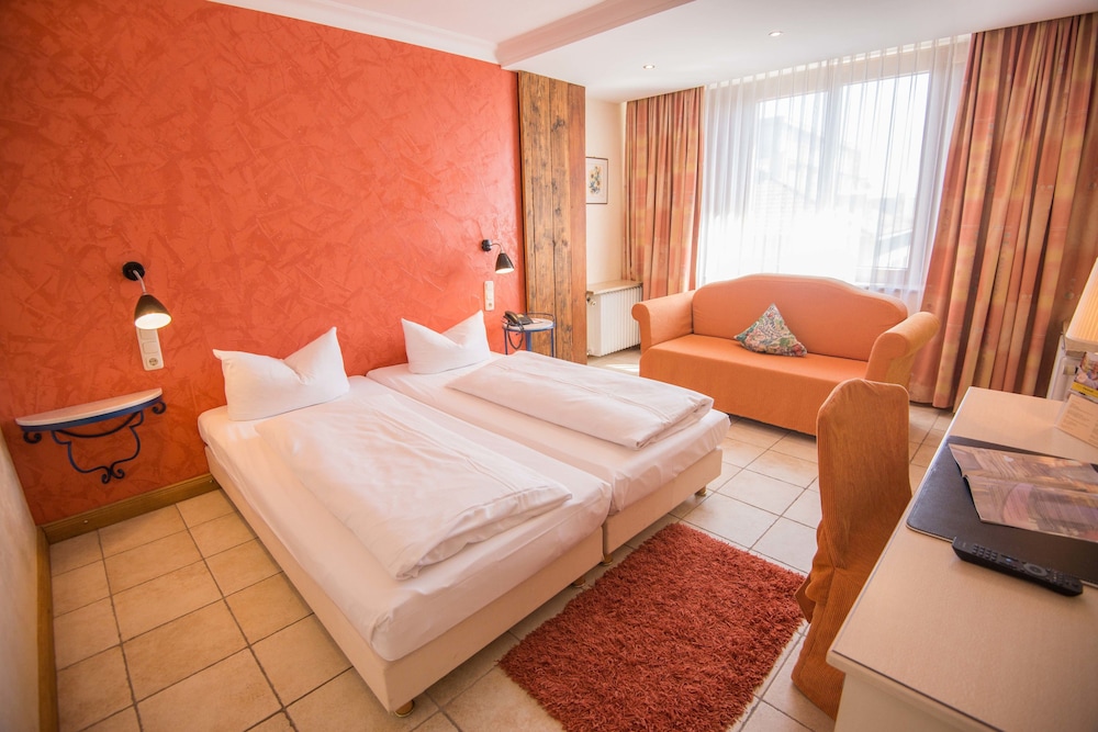 Standard Double Or Twin Room, 1 Queen Bed, Non Smoking photo 3