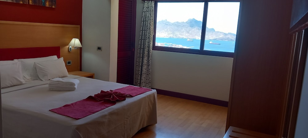 Classic Suite, 1 Queen Bed with Sofa bed, Non Smoking, Sea View photo 1