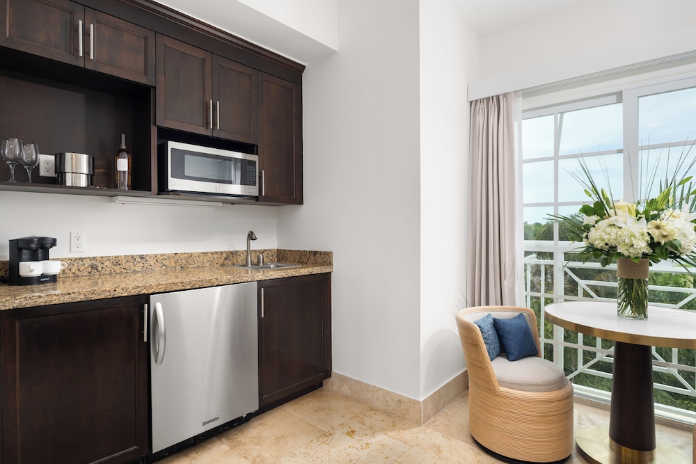Deluxe Suite, 2 Bedrooms, Oceanfront - Photo 7