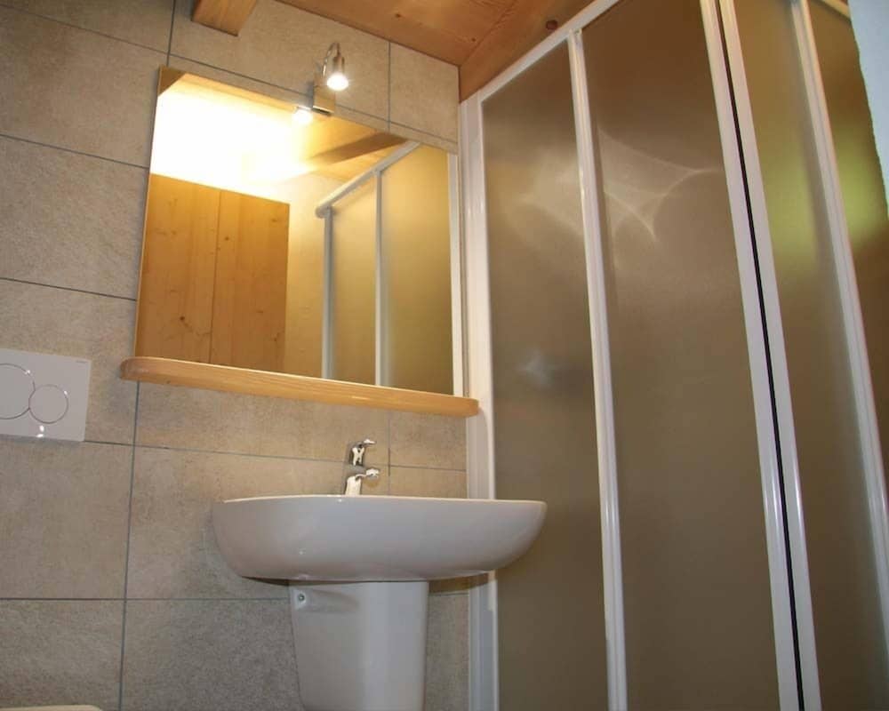 Family Room, Shared Bathroom photo 2
