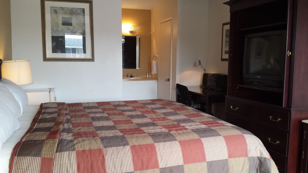 Deluxe Room, 1 King Bed photo 3