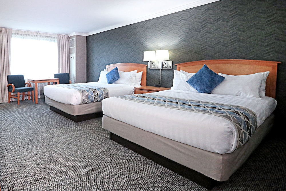 Standard Room, 2 Queen Beds - Photo 4