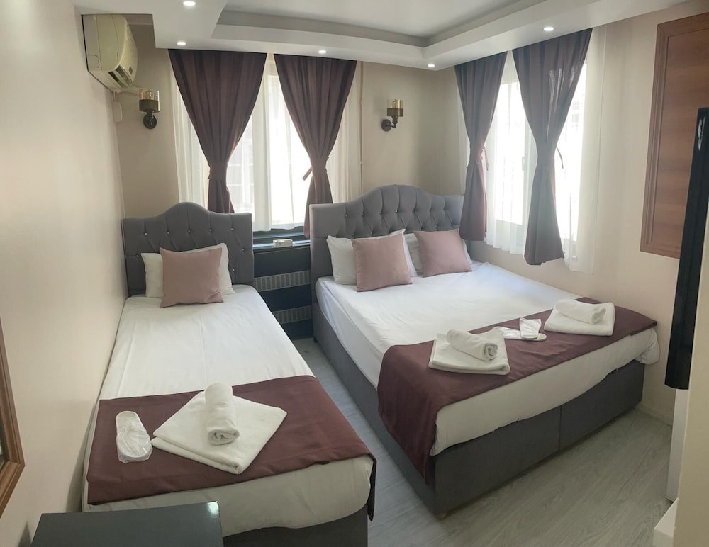 Standard Triple Room photo 2