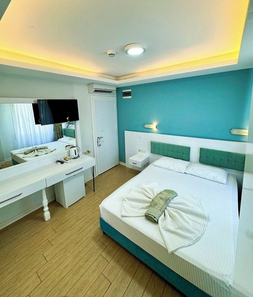Deluxe Room, Balcony - Photo 4