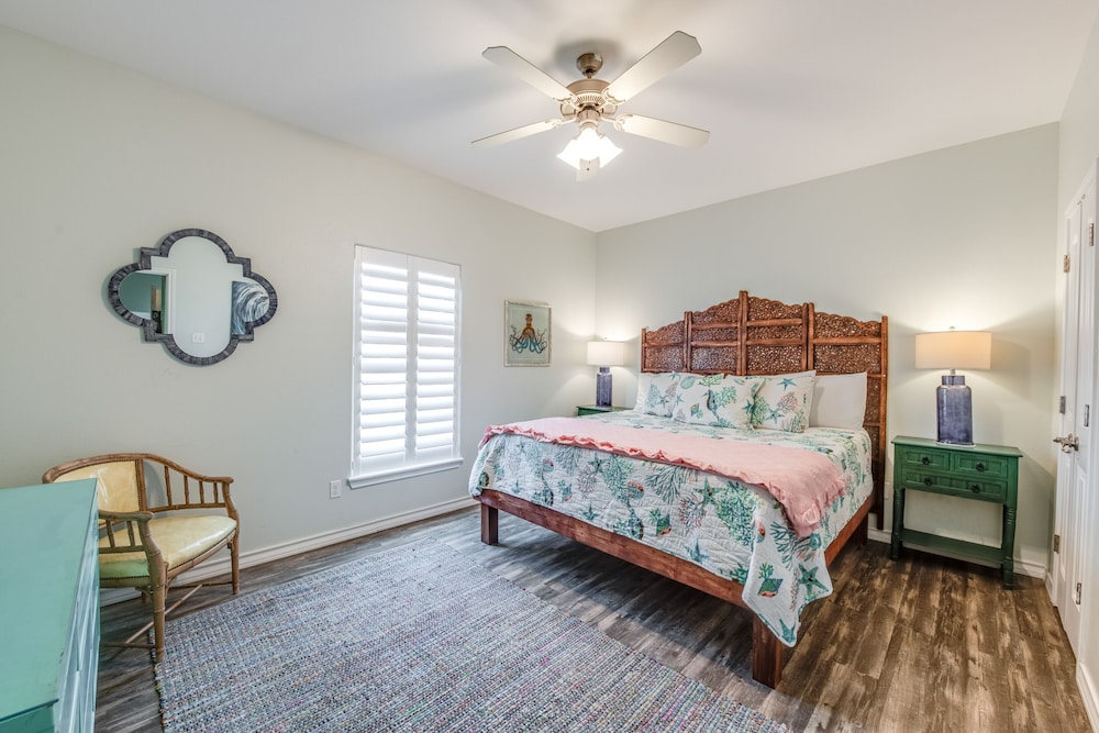 The LUV Shack, Photo 13