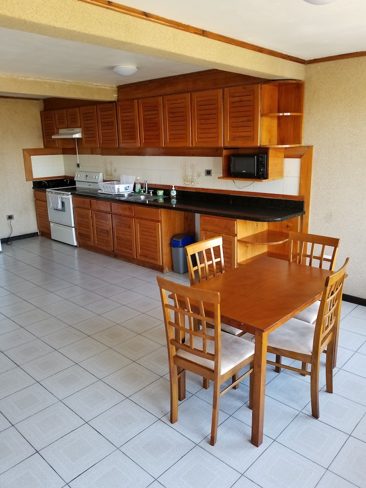 Habitación triple familiar, 3 dormitorios, 2 baños, con vista a la montaña