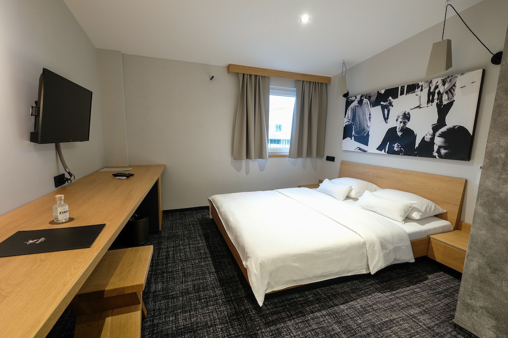 Superior Room, 1 Queen Bed photo 1