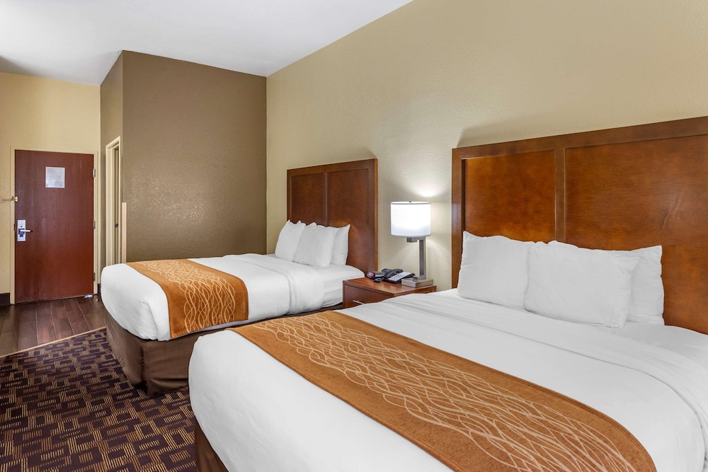 Standard Room, 2 Queen Beds, Non Smoking - Photo 3