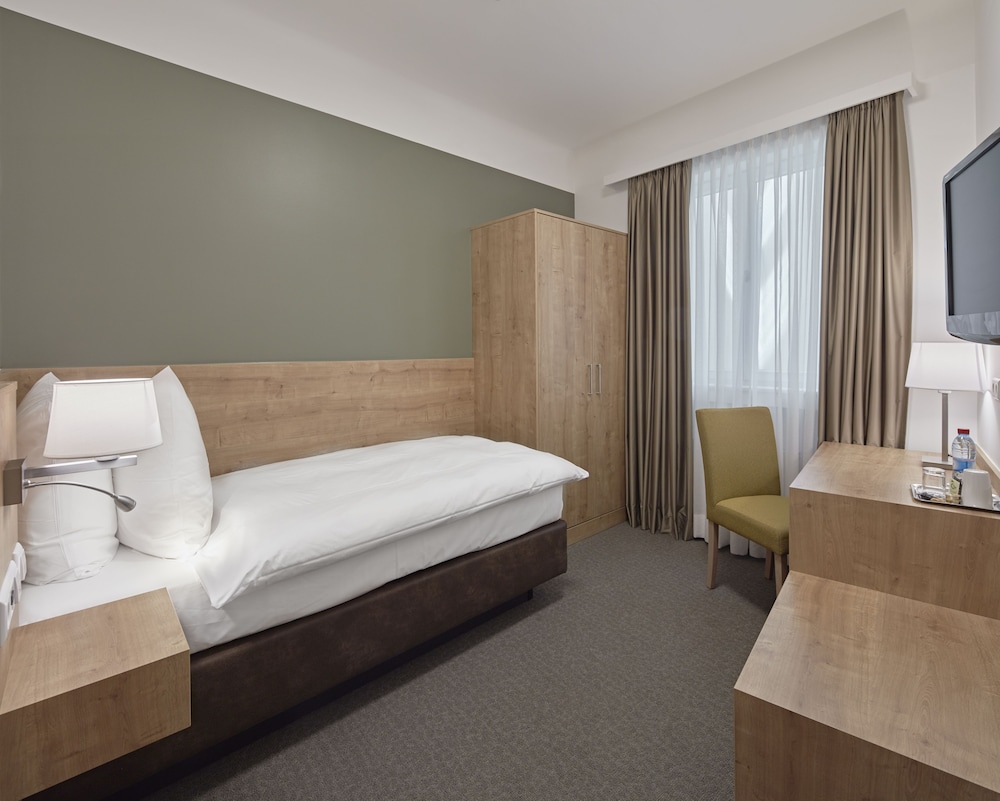 Comfort Triple Room, 2 Bedrooms photo 2
