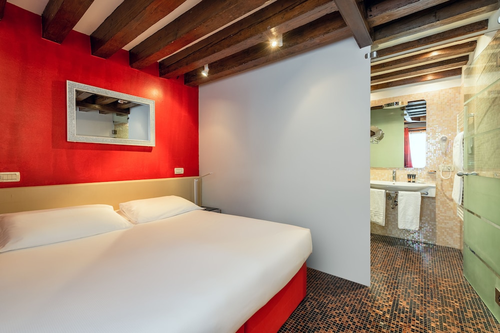 Economy Room photo 2