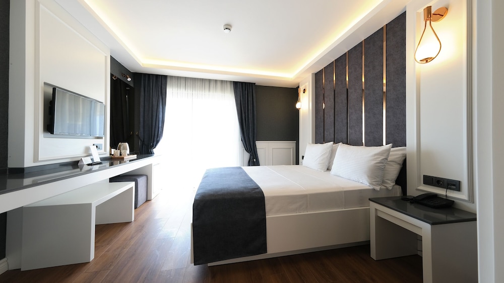 Deluxe Room - Photo 1