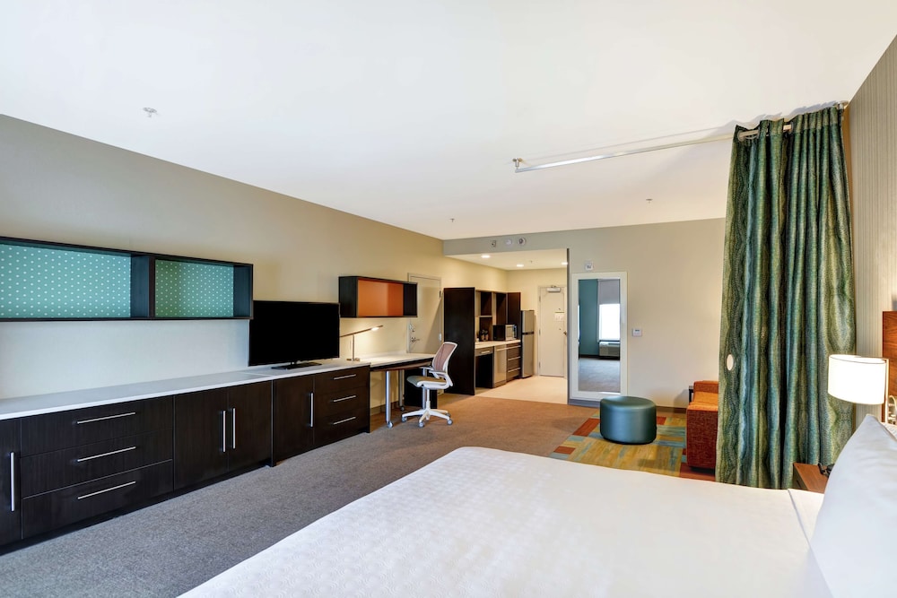 Studio, 1 King Bed, Accessible, Bathtub