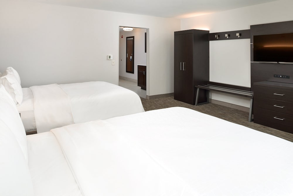 Suite, Multiple Beds - Photo 6