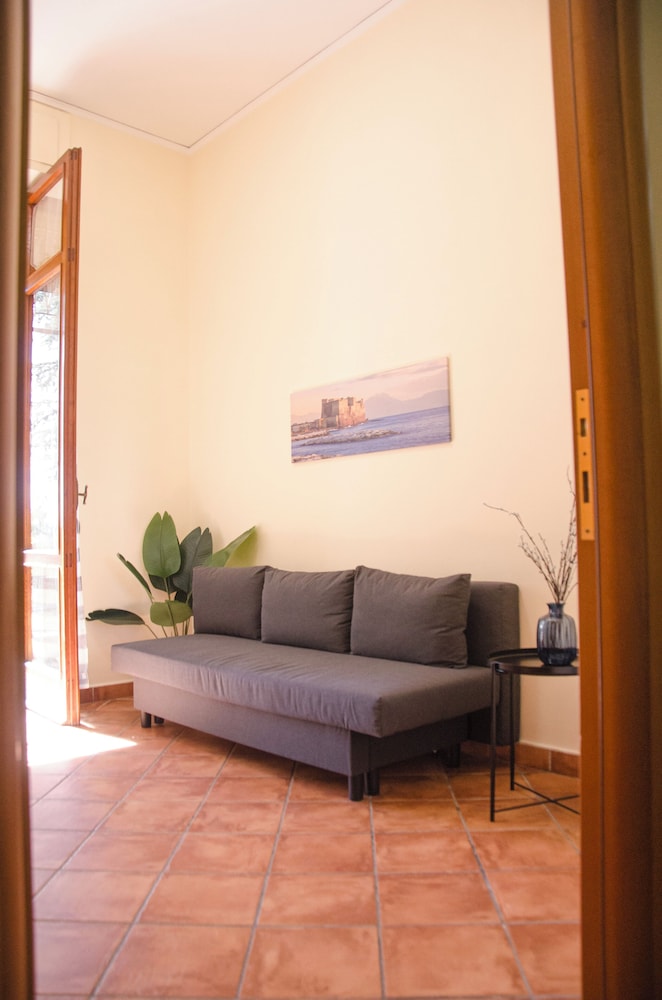Family Room, Garden View - Photo 1