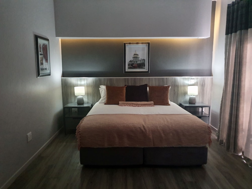 Standard Room, 1 King Bed photo 2