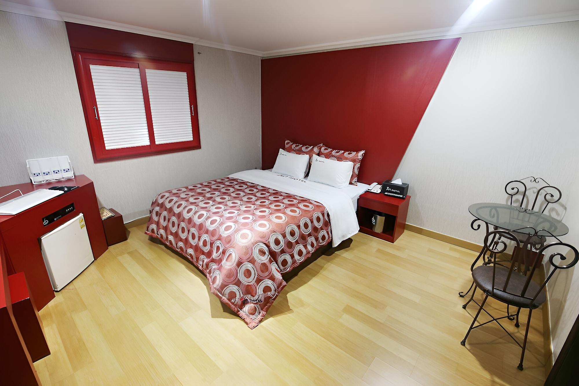 Room (Standard Room RED) - Photo 3