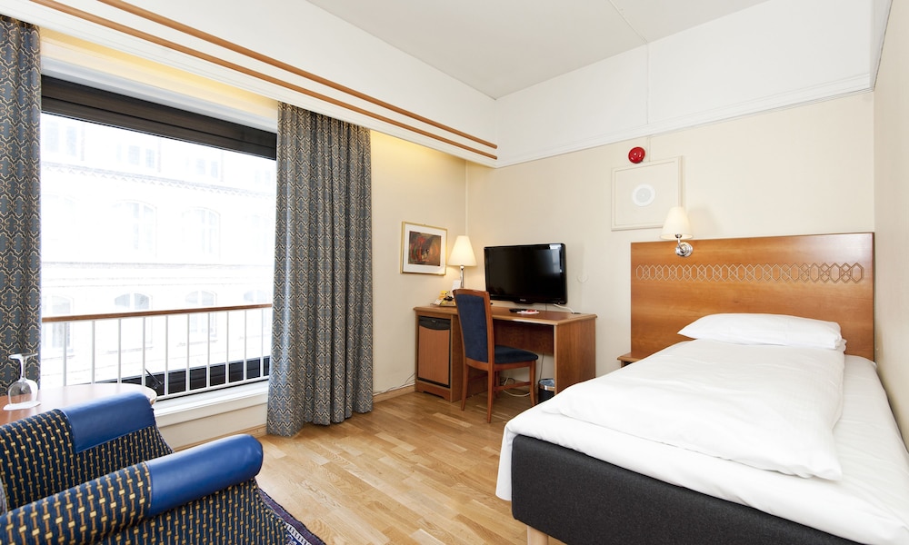Standard Room, 1 Queen Bed, Non Smoking photo 3