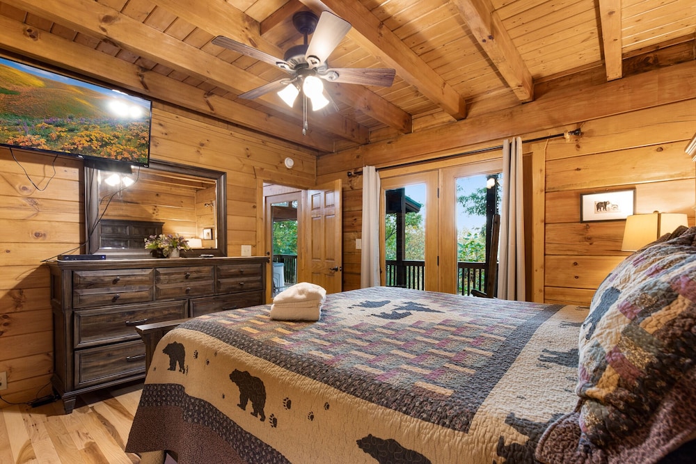 Studio (3 Bedrooms)