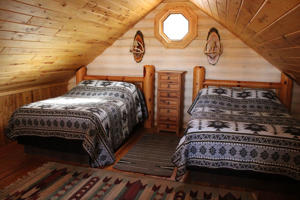 Whirlpool Log Cabins (6 person)