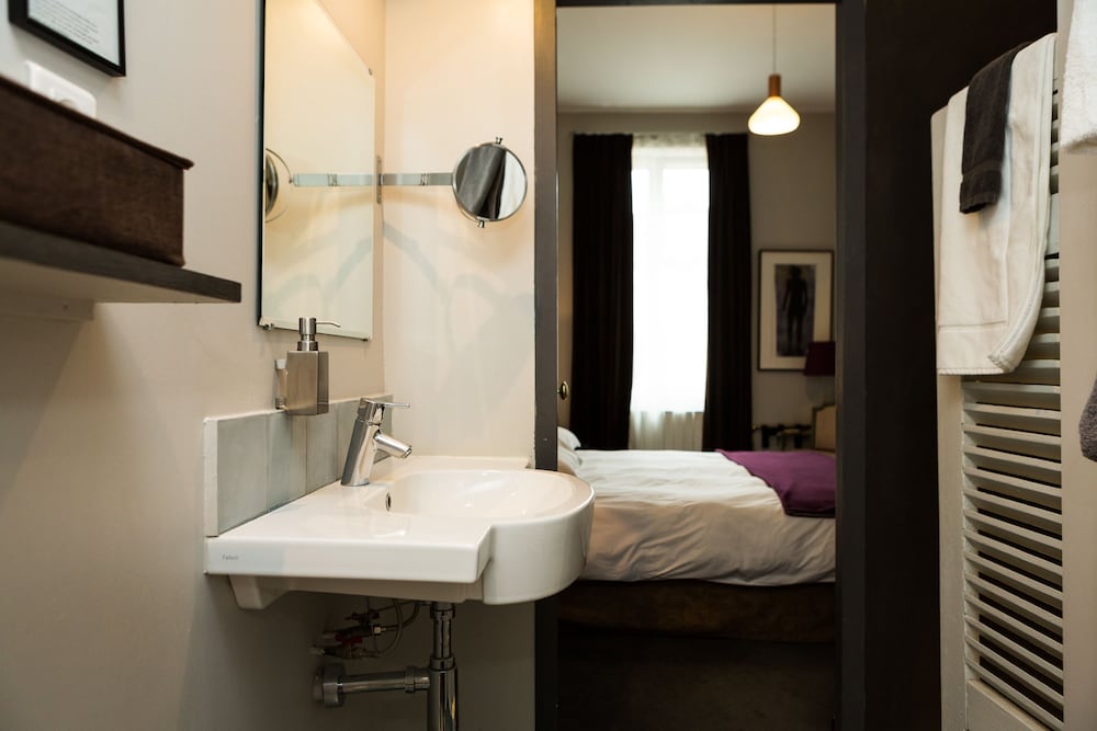 Classic Double Room, 1 King Bed photo 3