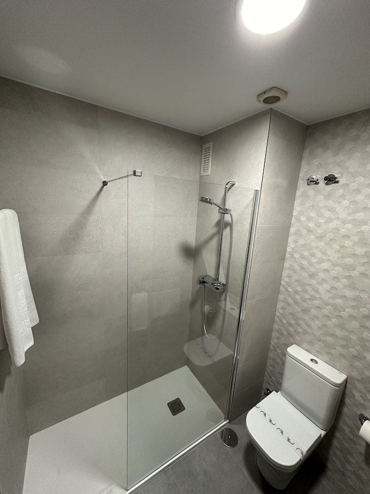 Standard Double Room Single Use - Photo 11