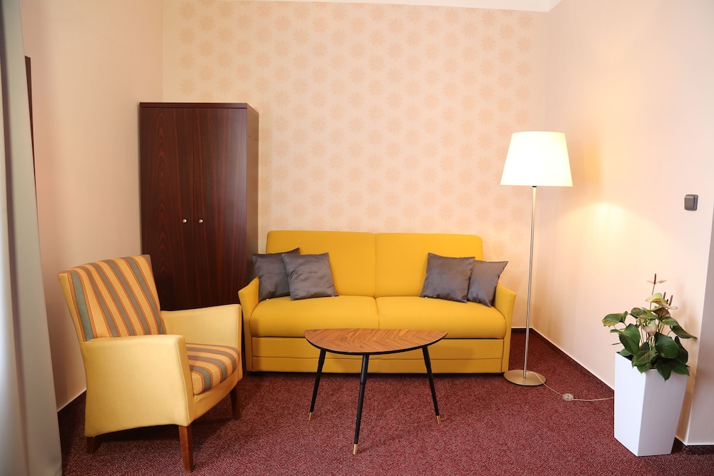 Apartment photo 2