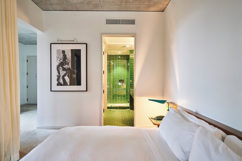 Junior Suite, 1 King Bed, Balcony