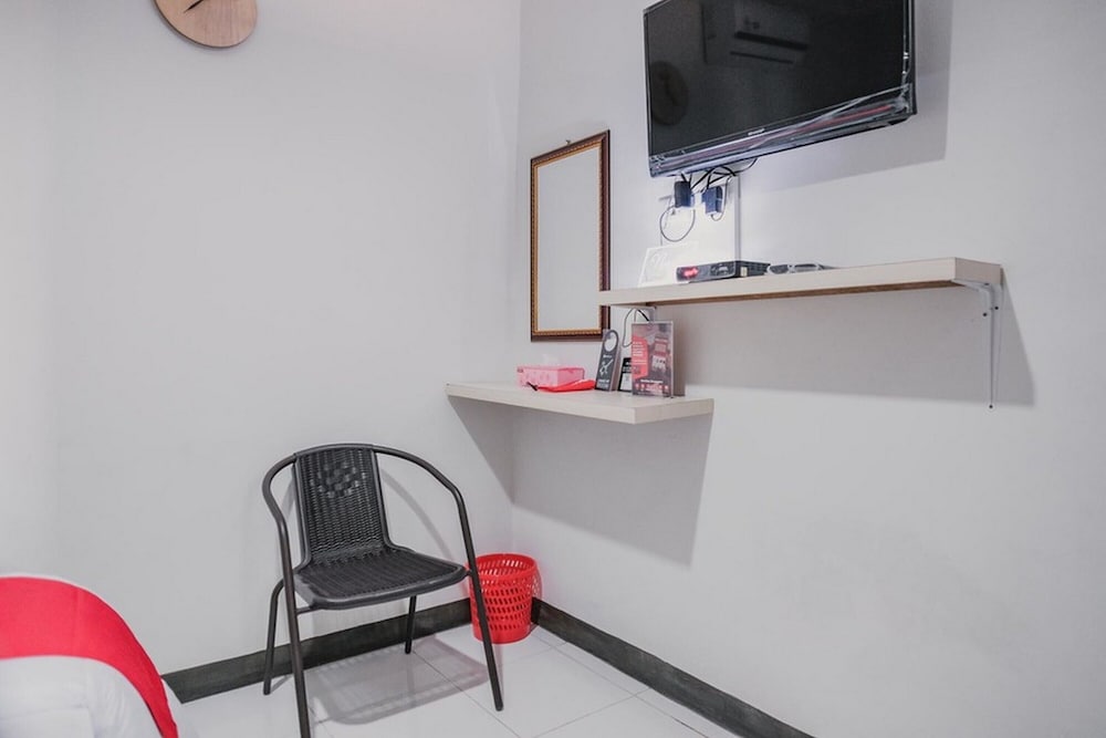 Double Room (RedDoorz) - Photo 13