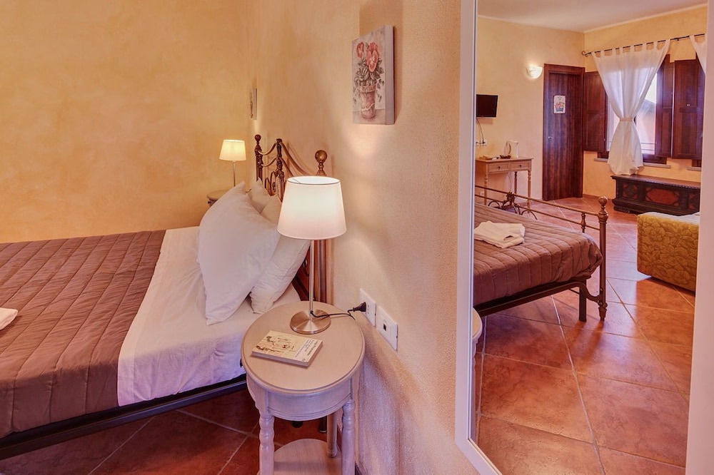 Double Room (With Extra Bed)