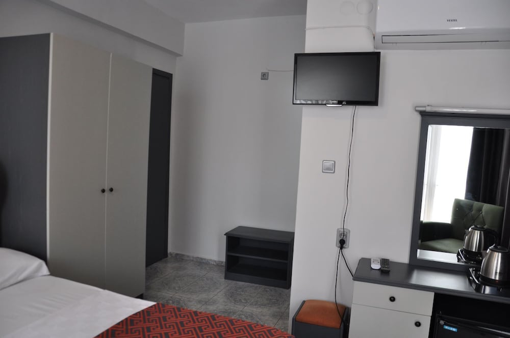 Basic Triple Room photo 3