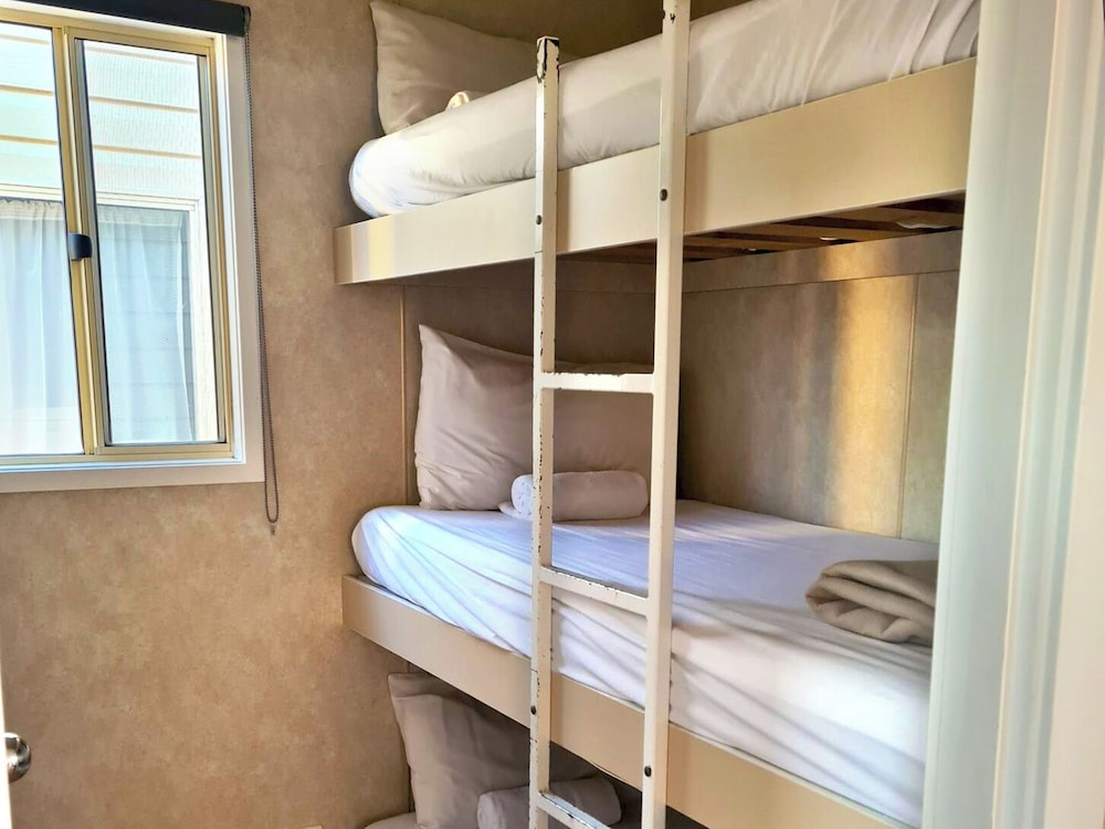 Studio Cabin (Triple Bunk)