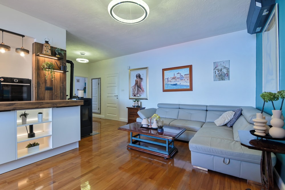 Apartment, 2 Bedrooms, Smoking, Patio