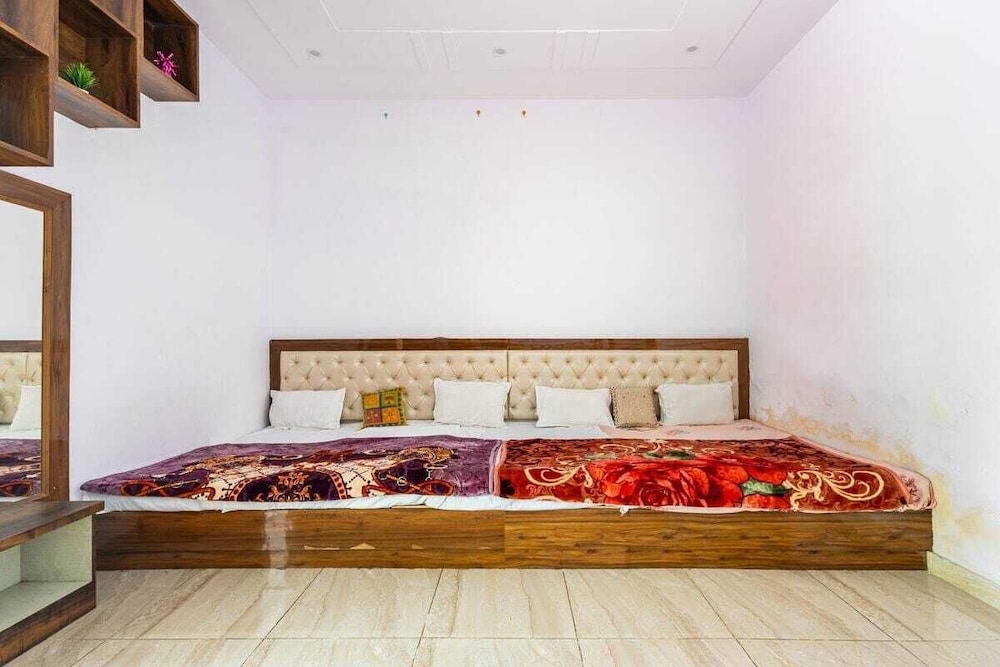 Room, Mountain View